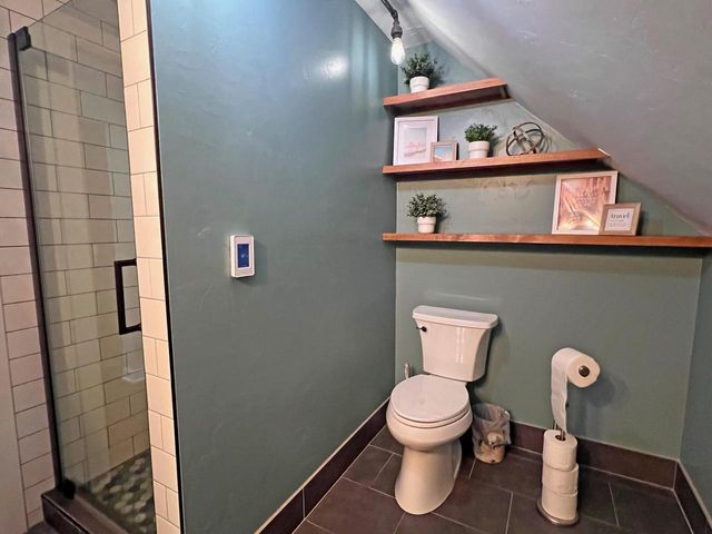 602 E College AVENUE, Waukesha, WI 53186