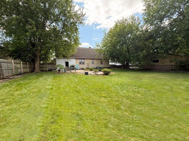 602 E College AVENUE, Waukesha, WI 53186