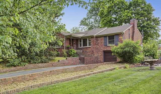 208 Trahern Ln, Clarksville, TN 37040