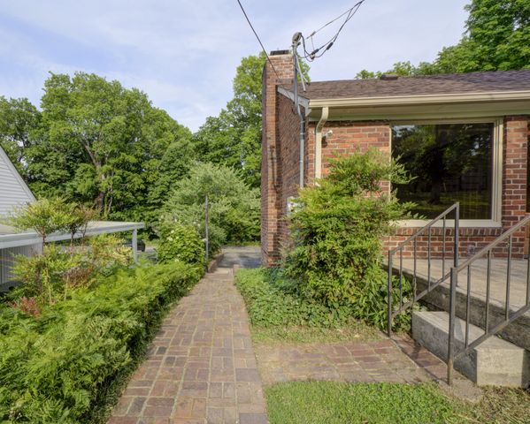 208 Trahern Ln, Clarksville, TN 37040