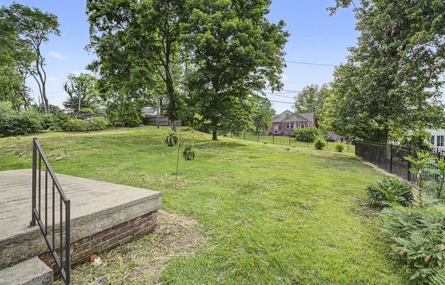 208 Trahern Ln, Clarksville, TN 37040