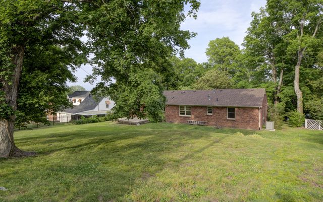 208 Trahern Ln, Clarksville, TN 37040