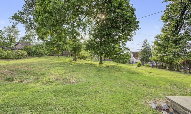 208 Trahern Ln, Clarksville, TN 37040