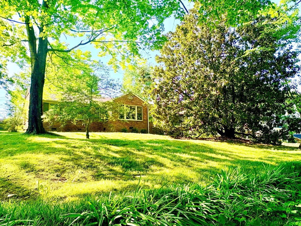 208 Trahern Ln, Clarksville, TN 37040