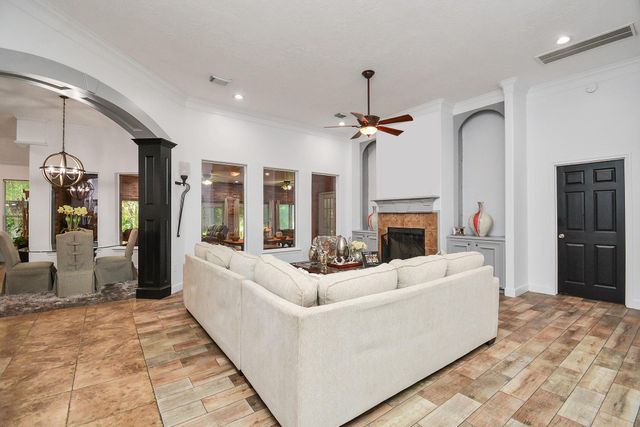 11943 White Oak Pass, Conroe, TX 77385