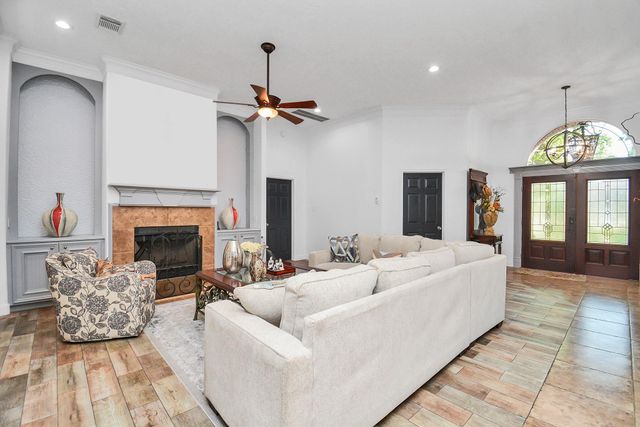 11943 White Oak Pass, Conroe, TX 77385