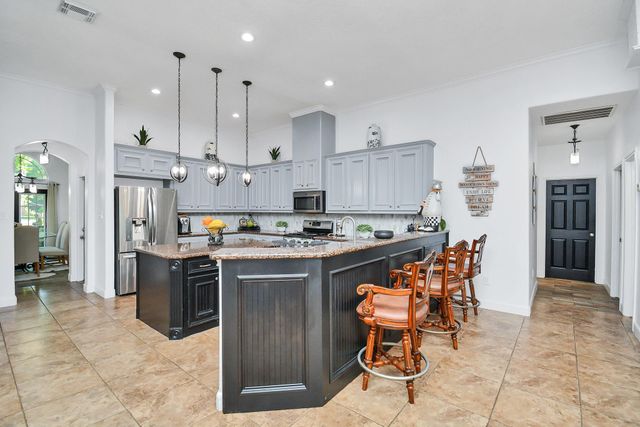 11943 White Oak Pass, Conroe, TX 77385
