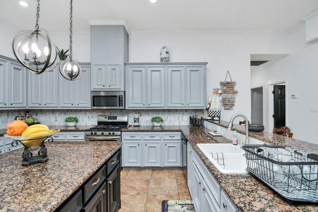 11943 White Oak Pass, Conroe, TX 77385