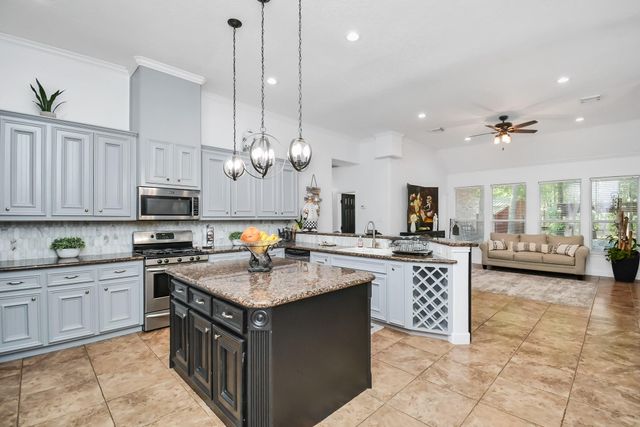 11943 White Oak Pass, Conroe, TX 77385
