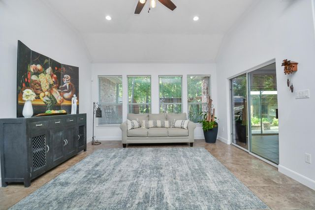 11943 White Oak Pass, Conroe, TX 77385
