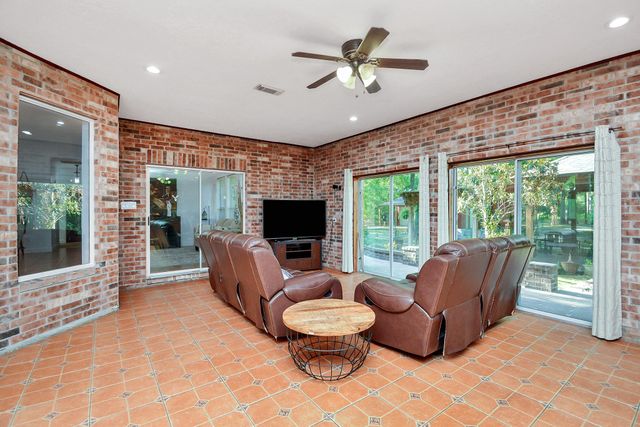 11943 White Oak Pass, Conroe, TX 77385