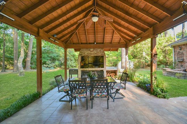 11943 White Oak Pass, Conroe, TX 77385