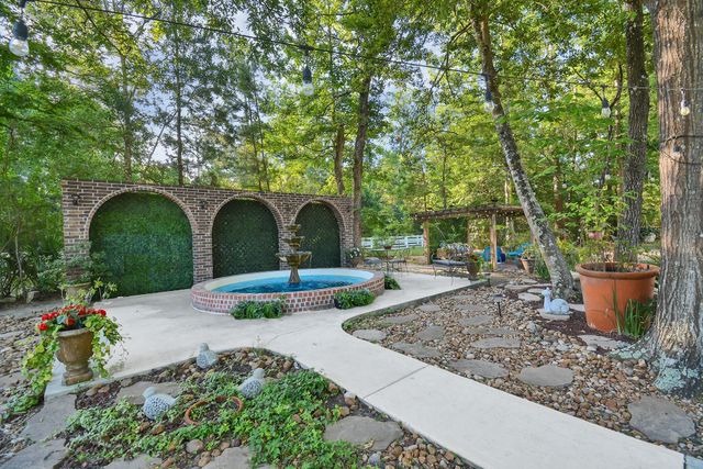 11943 White Oak Pass, Conroe, TX 77385