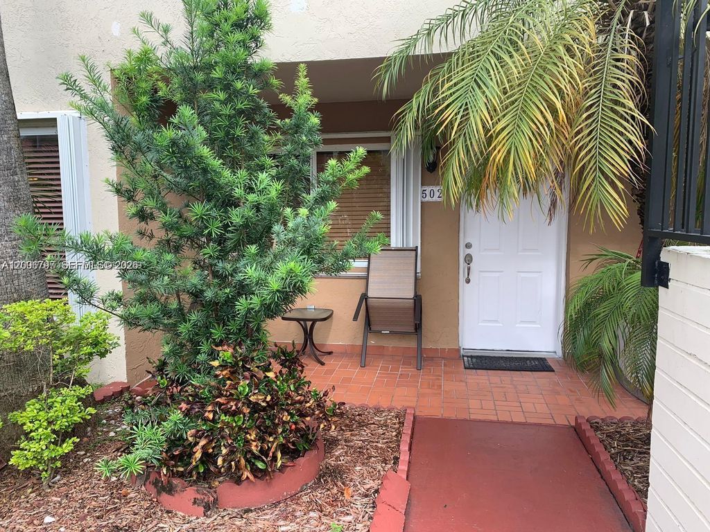 551 NW 82nd Ave 502, Miami, FL 33126