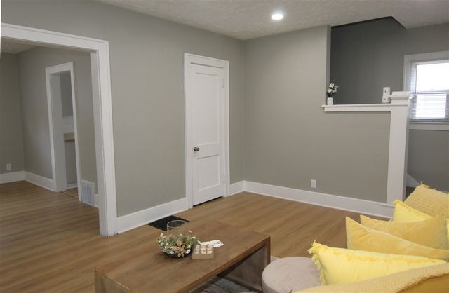 905 Cooper Avenue, Kalamazoo, MI 49048