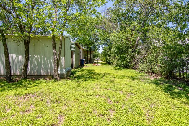 1620 Avenue D, Brownwood, TX 76801