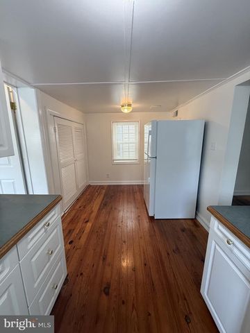 1813 WASHINGTON AVE, Fredericksburg, VA 22401