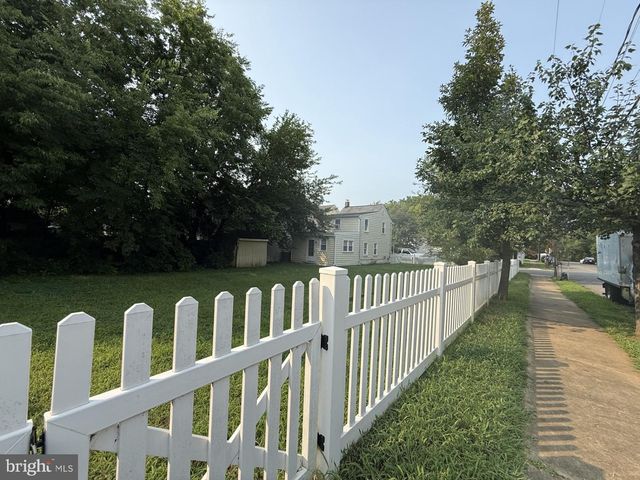 1813 WASHINGTON AVE, Fredericksburg, VA 22401