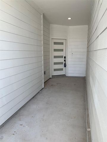 9026 Scott Street, Houston, TX 77051