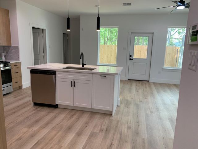 9026 Scott Street, Houston, TX 77051