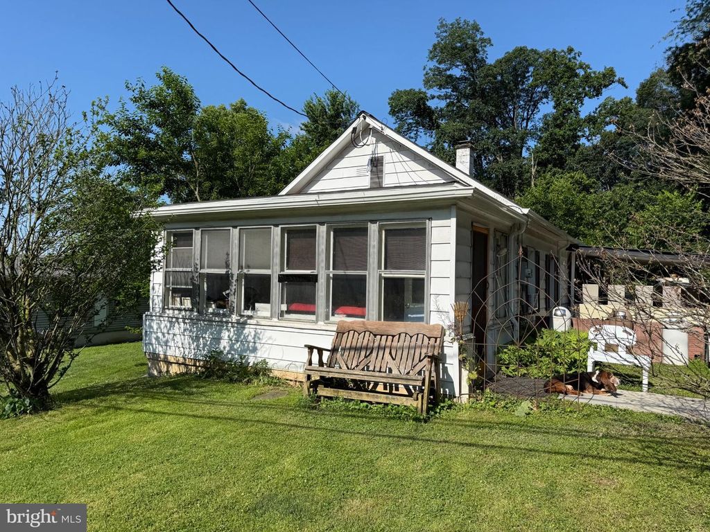 1045 PROSPECT RD, Columbia, PA 17512