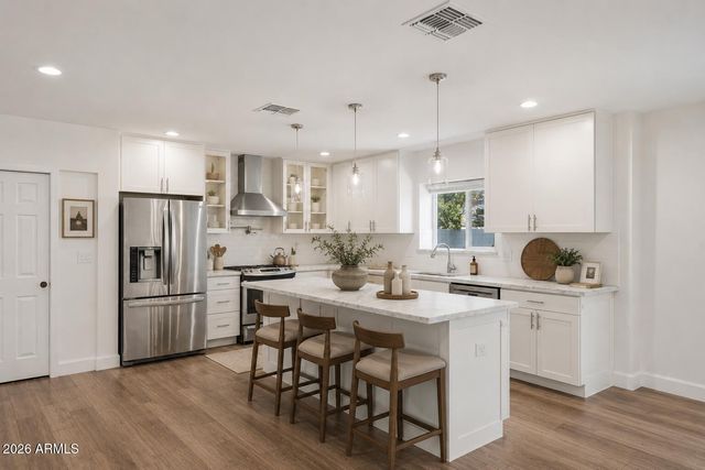 5140 E OSBORN Road, Phoenix, AZ 85018