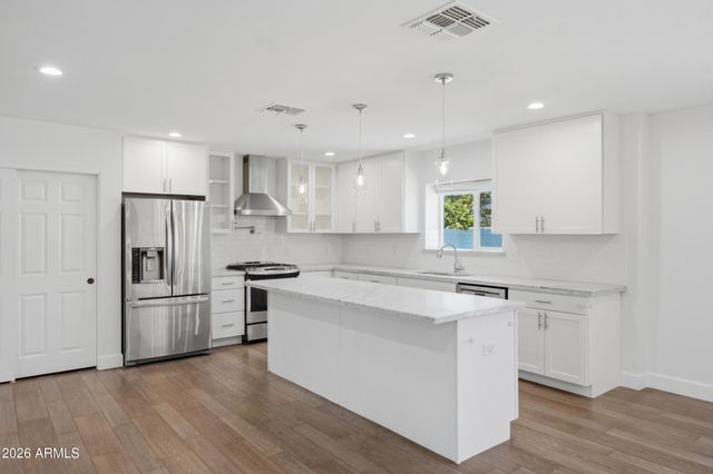5140 E OSBORN Road, Phoenix, AZ 85018