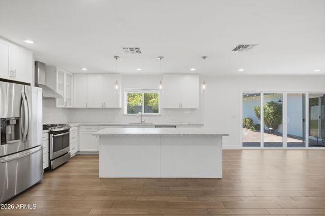 5140 E OSBORN Road, Phoenix, AZ 85018
