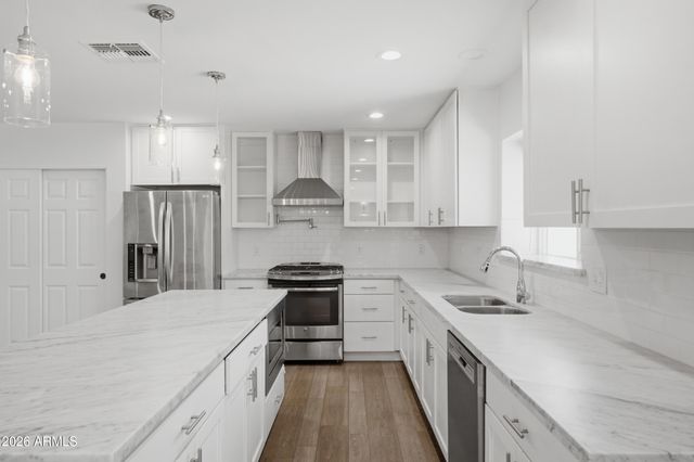 5140 E OSBORN Road, Phoenix, AZ 85018