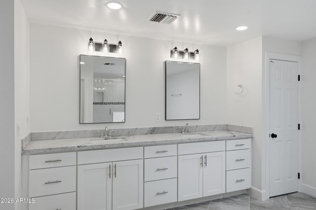 5140 E OSBORN Road, Phoenix, AZ 85018
