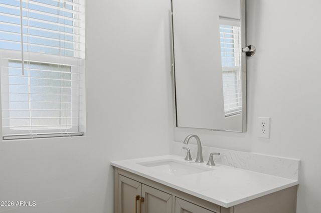 5140 E OSBORN Road, Phoenix, AZ 85018