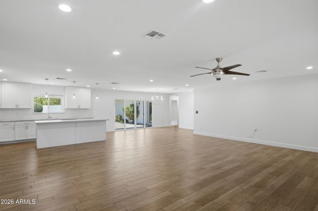5140 E OSBORN Road, Phoenix, AZ 85018
