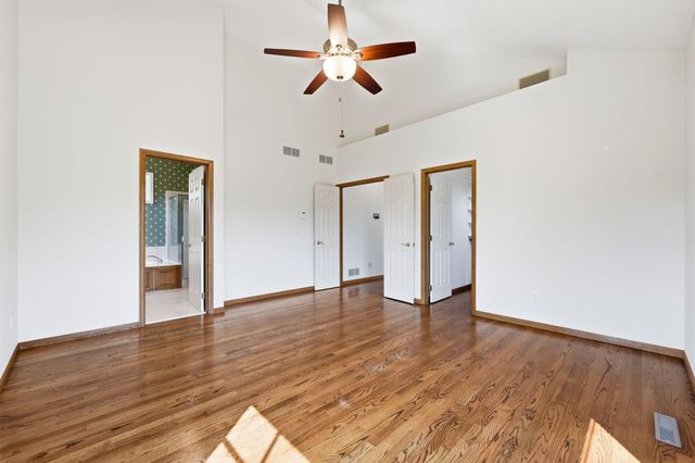2715 Edgewater Bay, Woodbury, MN 55125