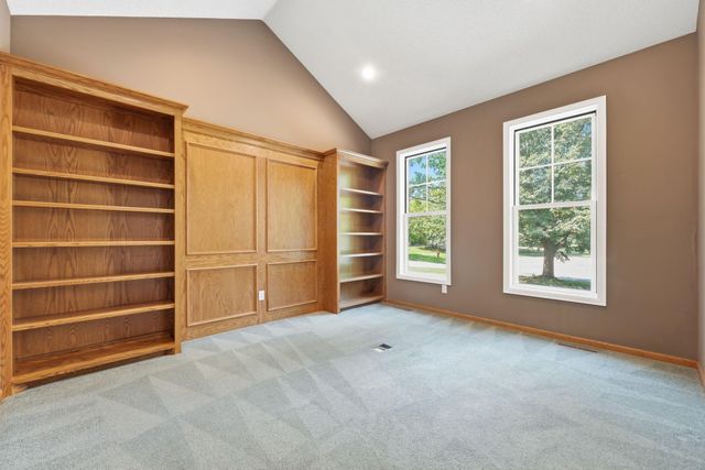 2715 Edgewater Bay, Woodbury, MN 55125