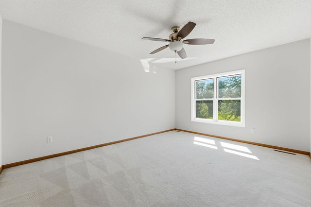 2715 Edgewater Bay, Woodbury, MN 55125