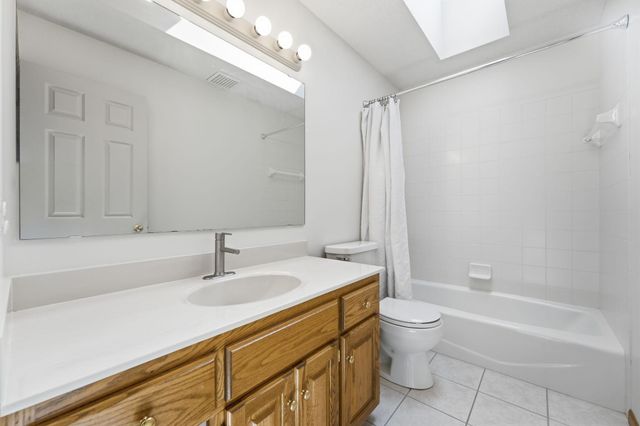 2715 Edgewater Bay, Woodbury, MN 55125