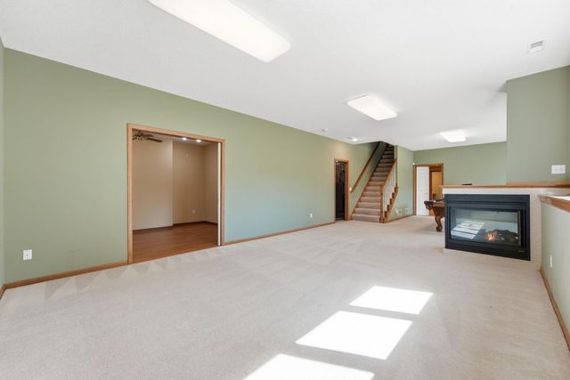 2715 Edgewater Bay, Woodbury, MN 55125