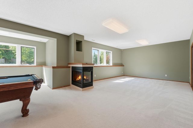 2715 Edgewater Bay, Woodbury, MN 55125
