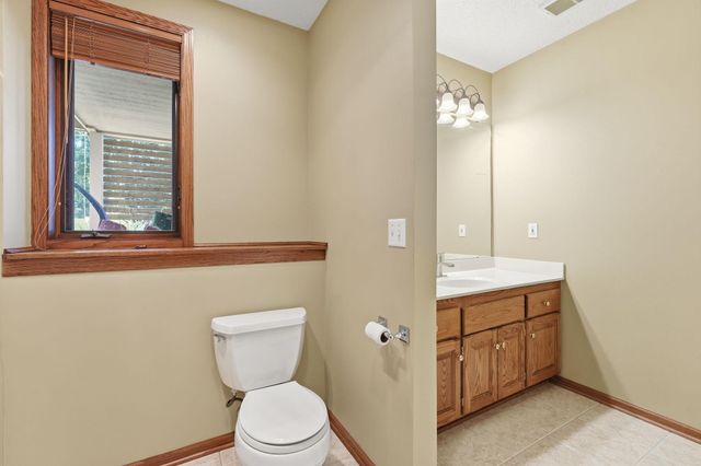 2715 Edgewater Bay, Woodbury, MN 55125