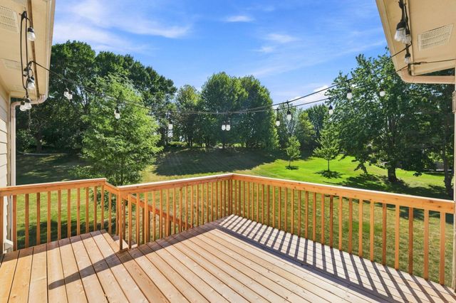 2715 Edgewater Bay, Woodbury, MN 55125
