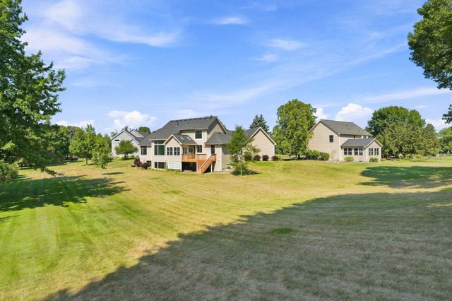 2715 Edgewater Bay, Woodbury, MN 55125