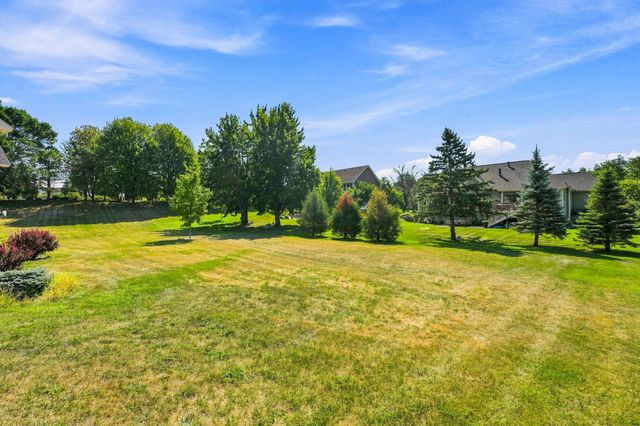 2715 Edgewater Bay, Woodbury, MN 55125