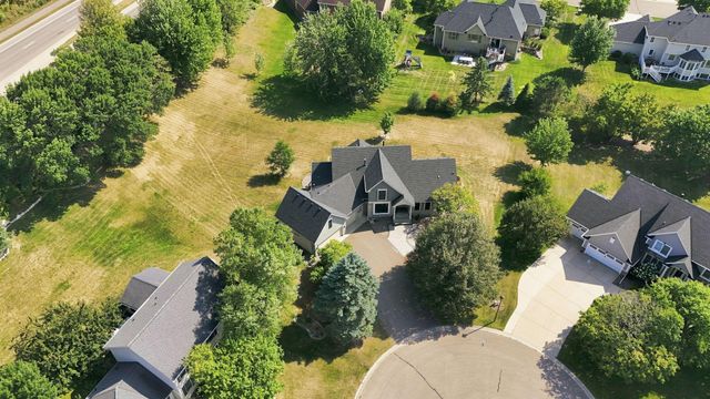 2715 Edgewater Bay, Woodbury, MN 55125