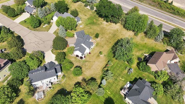 2715 Edgewater Bay, Woodbury, MN 55125