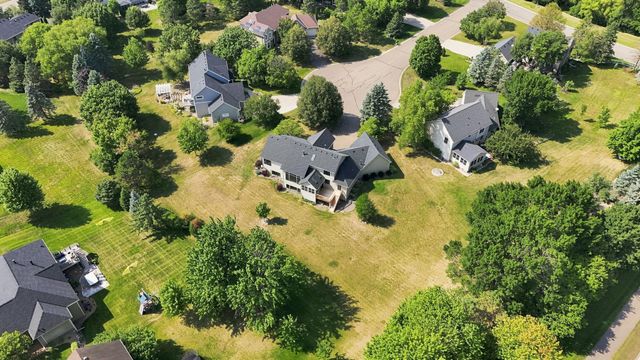 2715 Edgewater Bay, Woodbury, MN 55125
