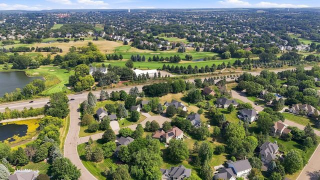 2715 Edgewater Bay, Woodbury, MN 55125