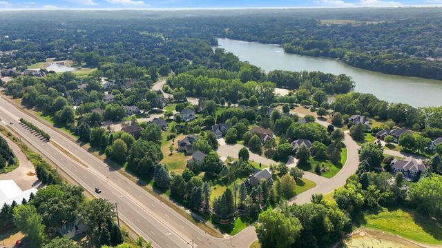 2715 Edgewater Bay, Woodbury, MN 55125