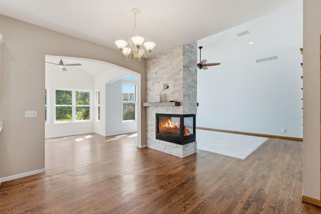 2715 Edgewater Bay, Woodbury, MN 55125