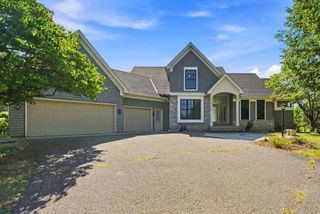 2715 Edgewater Bay, Woodbury, MN 55125