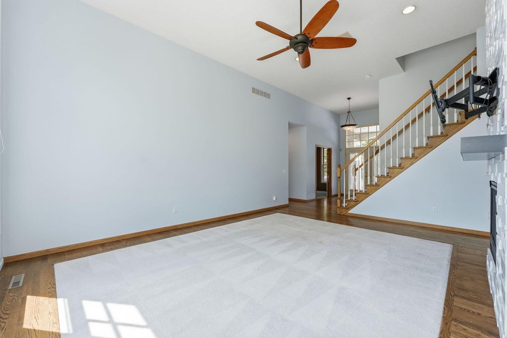 2715 Edgewater Bay, Woodbury, MN 55125 — photo 5